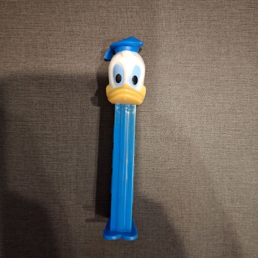Vintage Disney Donald Duck White And Blue Pez Dispenser With Feet